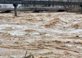 El riu Tordera anant d'ample a ample durant el temporal de llevant de gener de 2020